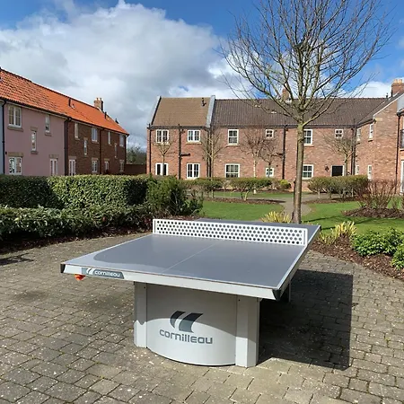 Pebble Place, Sleeps 6, 1 Small Dog Welcome Holiday home Filey