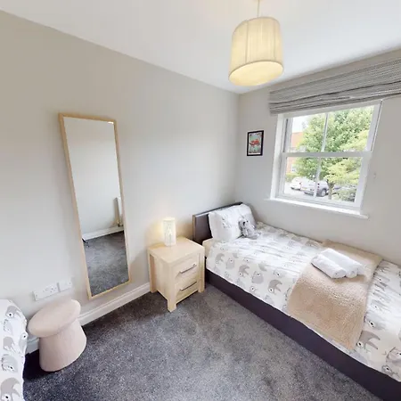 Pebble Place, Sleeps 6, 1 Small Dog Welcome Holiday home *