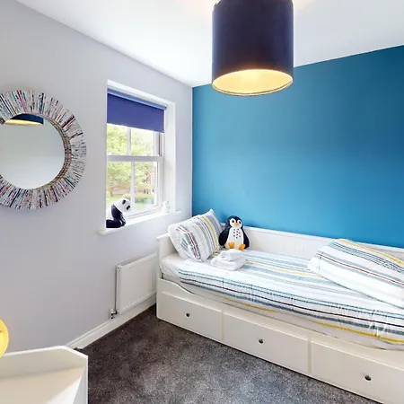 Pebble Place, Sleeps 6, 1 Small Dog Welcome Holiday home Filey