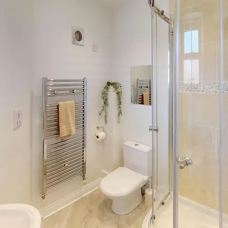 Pebble Place, Sleeps 6, 1 Small Dog Welcome Filey