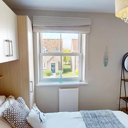Pebble Place, Sleeps 6, 1 Small Dog Welcome Holiday home