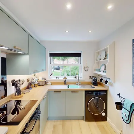 Pebble Place, Sleeps 6, 1 Small Dog Welcome Holiday home Filey
