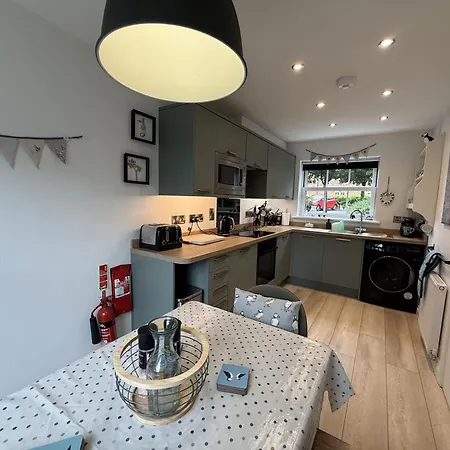 Pebble Place, Sleeps 6, 1 Small Dog Welcome * Filey