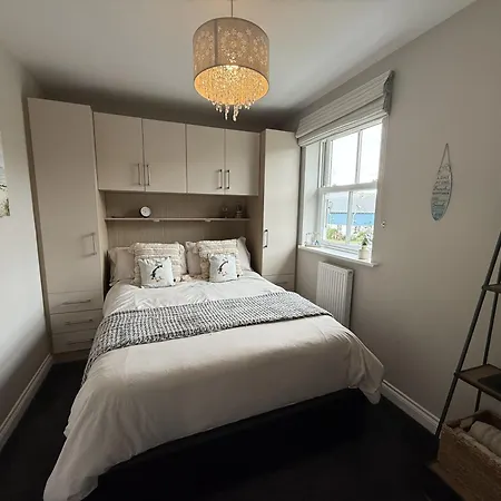Pebble Place, Sleeps 6, 1 Small Dog Welcome Holiday home