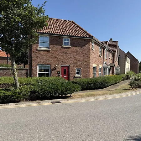 Pebble Place, Sleeps 6, 1 Small Dog Welcome * Filey